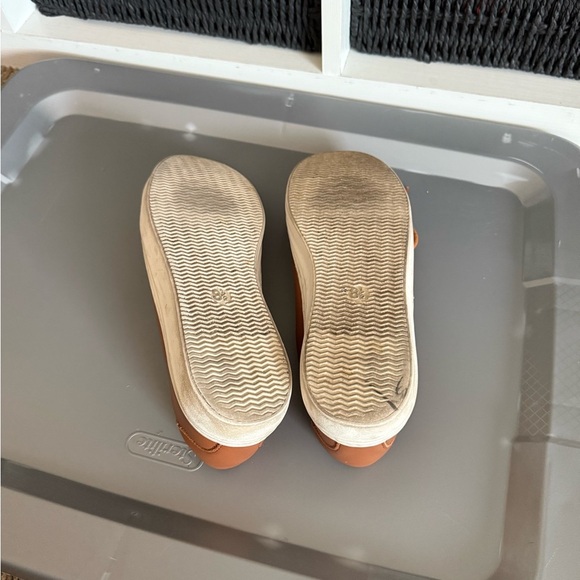 Universal Thread Women's Brown Sneakers - Picture 6 of 8